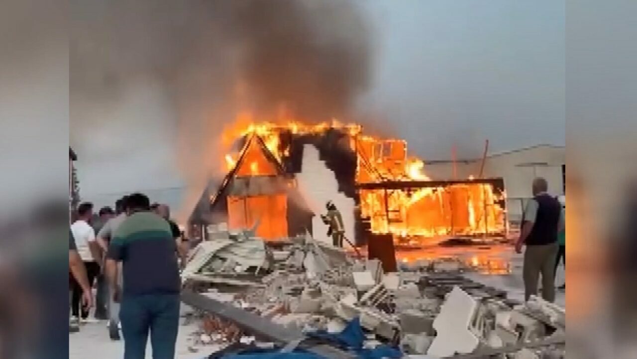 Bursa’da ‘tiny house’ alev alev yandı