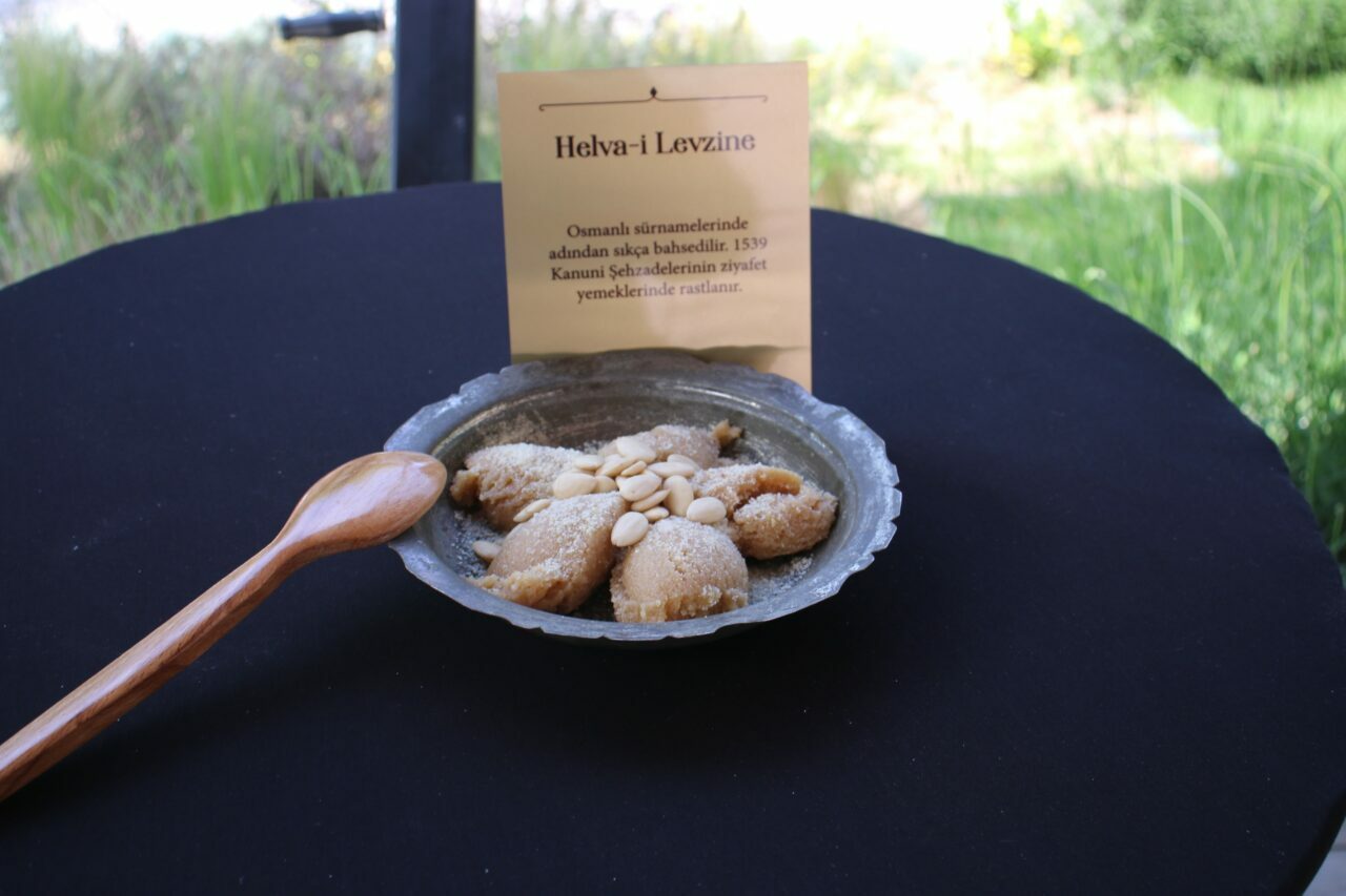 Bursa’da ‘Türk Mutfağı Haftası’ etkinliklerinde 20 çeşit helva tanıtıldı