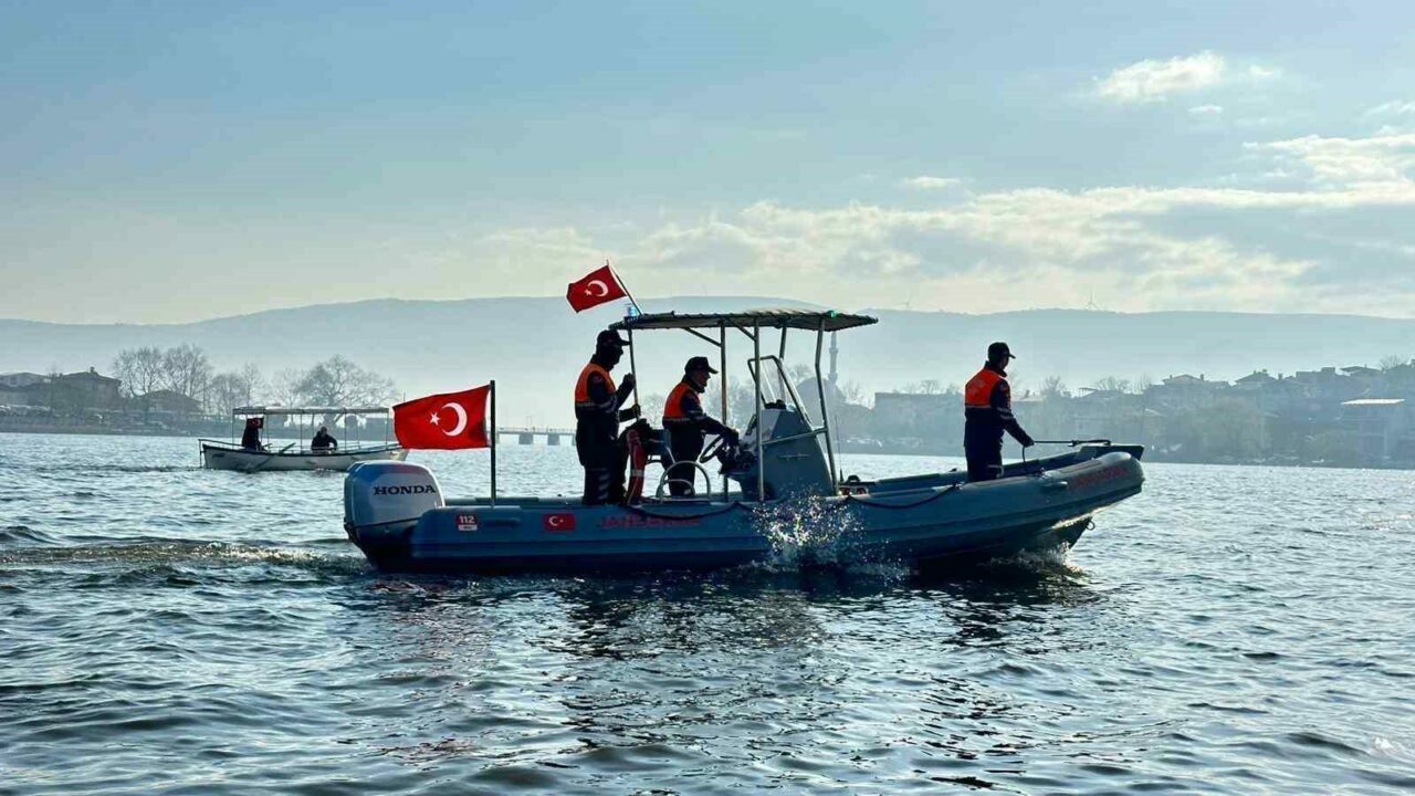 Bursa Uluabat Gölü’nde operasyon! 30 kişi suçüstü yakalandı