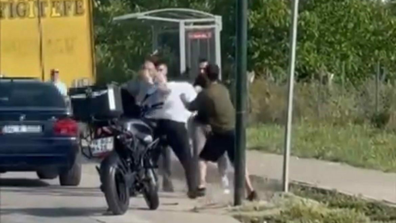 Bursa’da yol kavgası! Trafik durdu, yumruklar konuştu