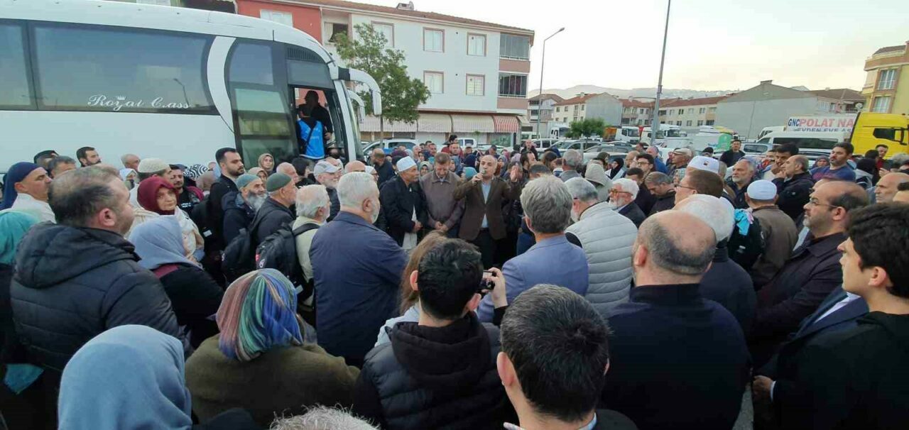 Bursa’daki hacı adayları kutsal topraklara dualarla uğurlandı