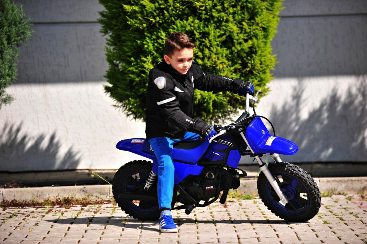 İşte Bursa’nın Zayn’ı! 6 yaşındaki Yağız motor yarışlarına hazırlanıyor