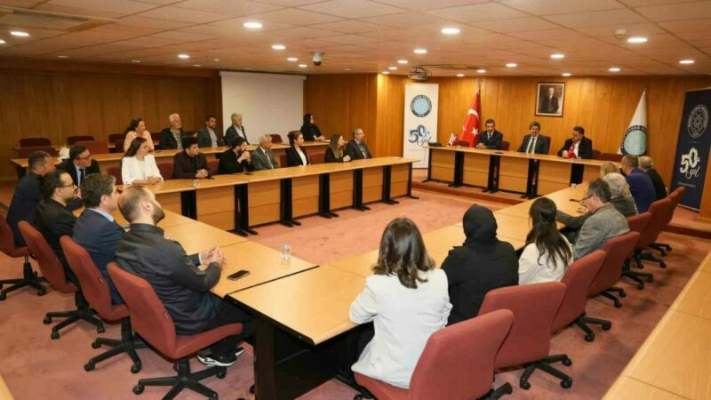 BUÜ’nün meslek yüksekokullarında akreditasyon başarısı Bursa Uludağ Üniversitesi’ndeki (BUÜ) Aşçılık ve Turist Rehberliği programları Turizm