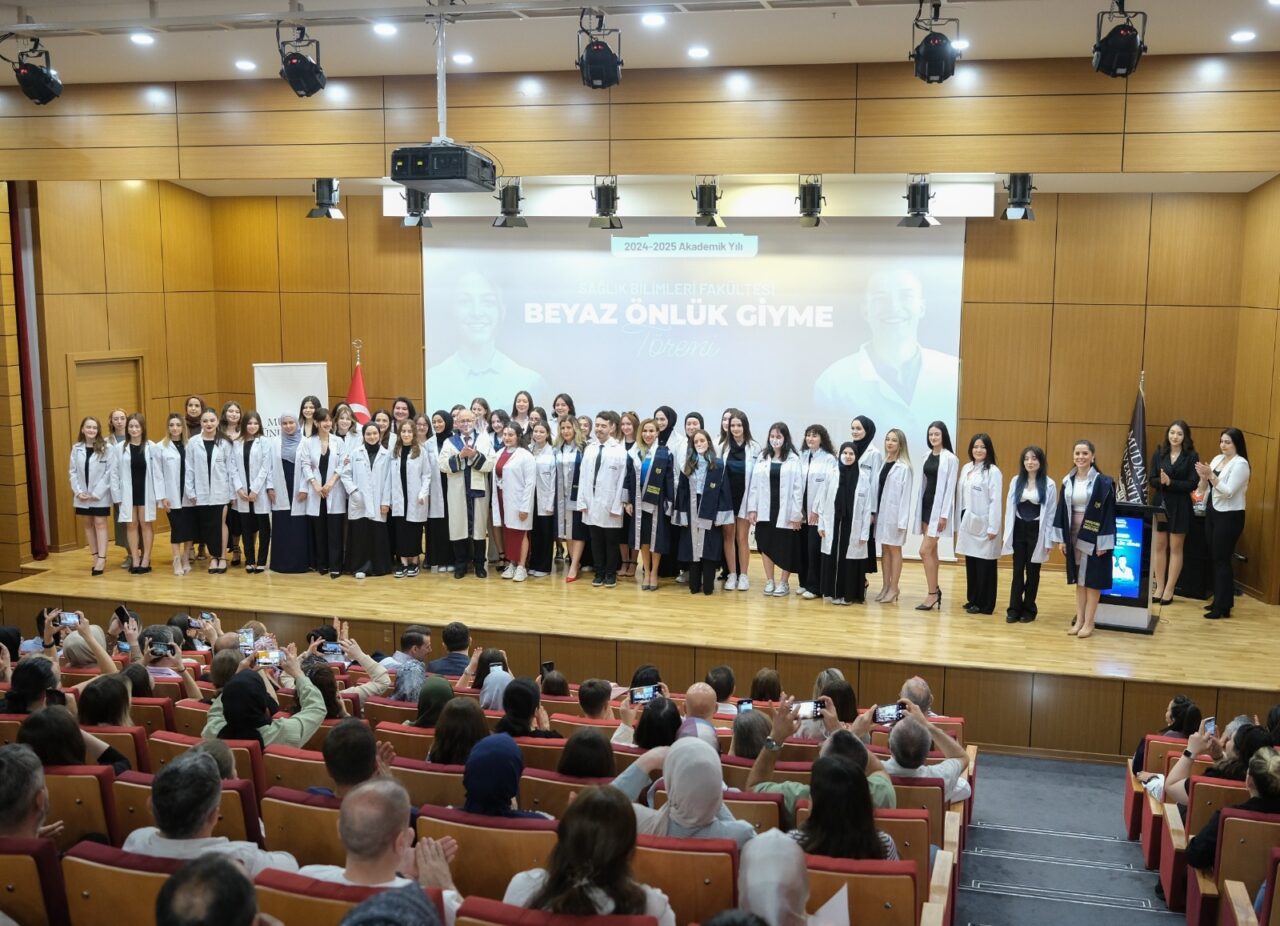 Mudanya Üniversitesi’nde beyaz önlük giyip mesleğe ilk adımı attılar Mudanya Üniversitesi’nde beyaz önlük giyip mesleğe ilk adımı attılar