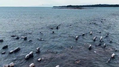 Sular altındaki tarihi mezarlar definecilerin hedefi oldu