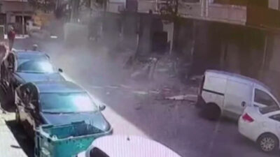 Deprem sırasında balkon çöktü