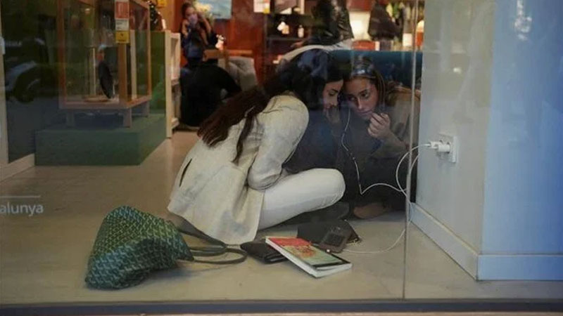 İspanya’da 2. felaket: Ağlar çöktü, acil hatlar da çalışmıyor İspanya’da 2. felaket: Ağlar çöktü, acil hatlar da çalışmıyor