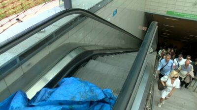 Facia ucuz atlatıldı! Metro merdivenleri kırıldı