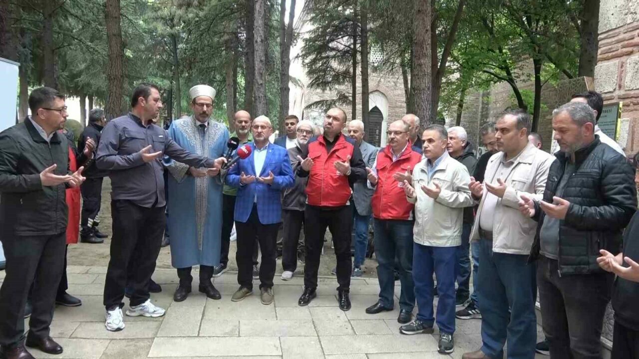 Fatih Sultan Mehmed’in annesi Hüma Hatun Anneler Günü’nde dualarla anıldı