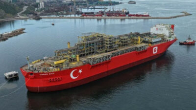 Türkiye’nin ilk yüzer doğalgaz üretim gemisi Boğaz’da