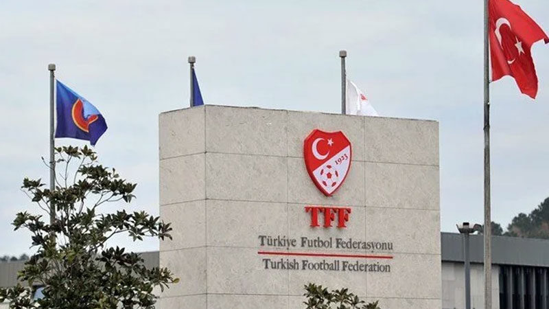 Türk futbolunda yabancı oyuncu kuralı yine değişti TFF, yabancı futbolcu kontenjanıyla ilgili yapılan revizeyi açıkladı.