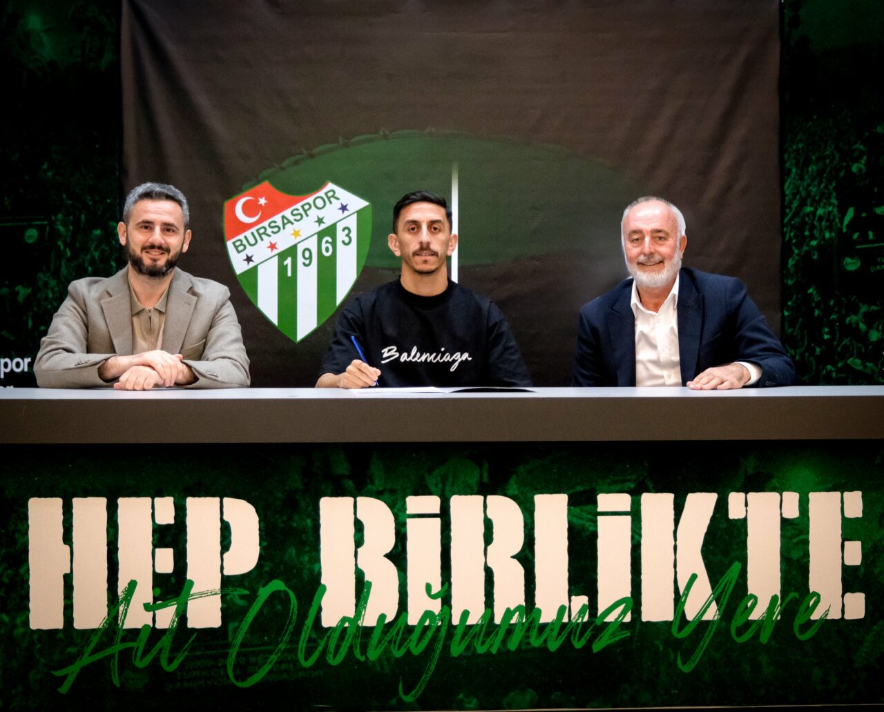 Bursaspor tecrübeli futbolcuya imzayı attırdı