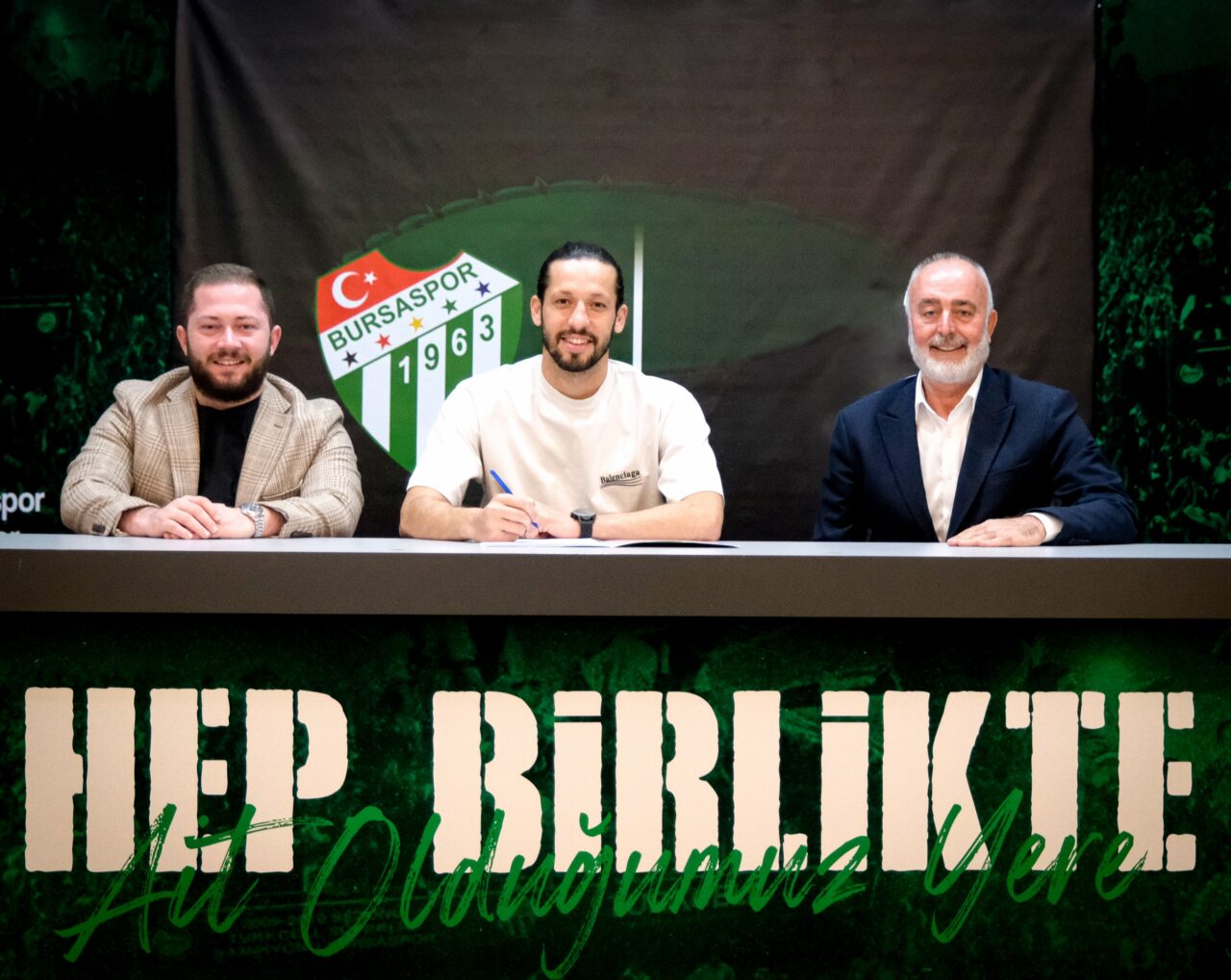 Bursaspor’da bir imza daha! Bursaspor’da bir imza daha!