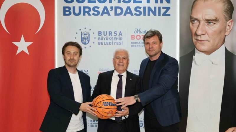 Bursaspor Yörsan Başkanı Sezer Sezgin, şampiyon teknik adam Ertuğrul Sağlam