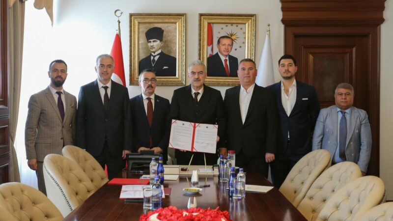 Bursa’nın bu ilçesine yeni Aile Sağlığı Merkezi yapımı için imzalar atıldı Bursa Valisi Erol Ayyıldız, İnegöl ilçesi, Sinanbey Mahallesi'nde yapımı hayırsever