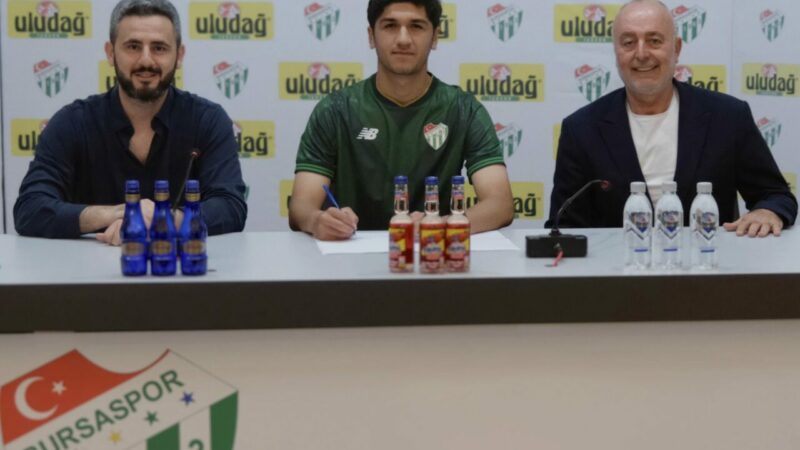 Bursaspor’dan 26 gollü isme profesyonel imza Yeşil beyazlı kulüp, U19 takımının golcüsü Ensar Duman'la profesyonel sözleşme