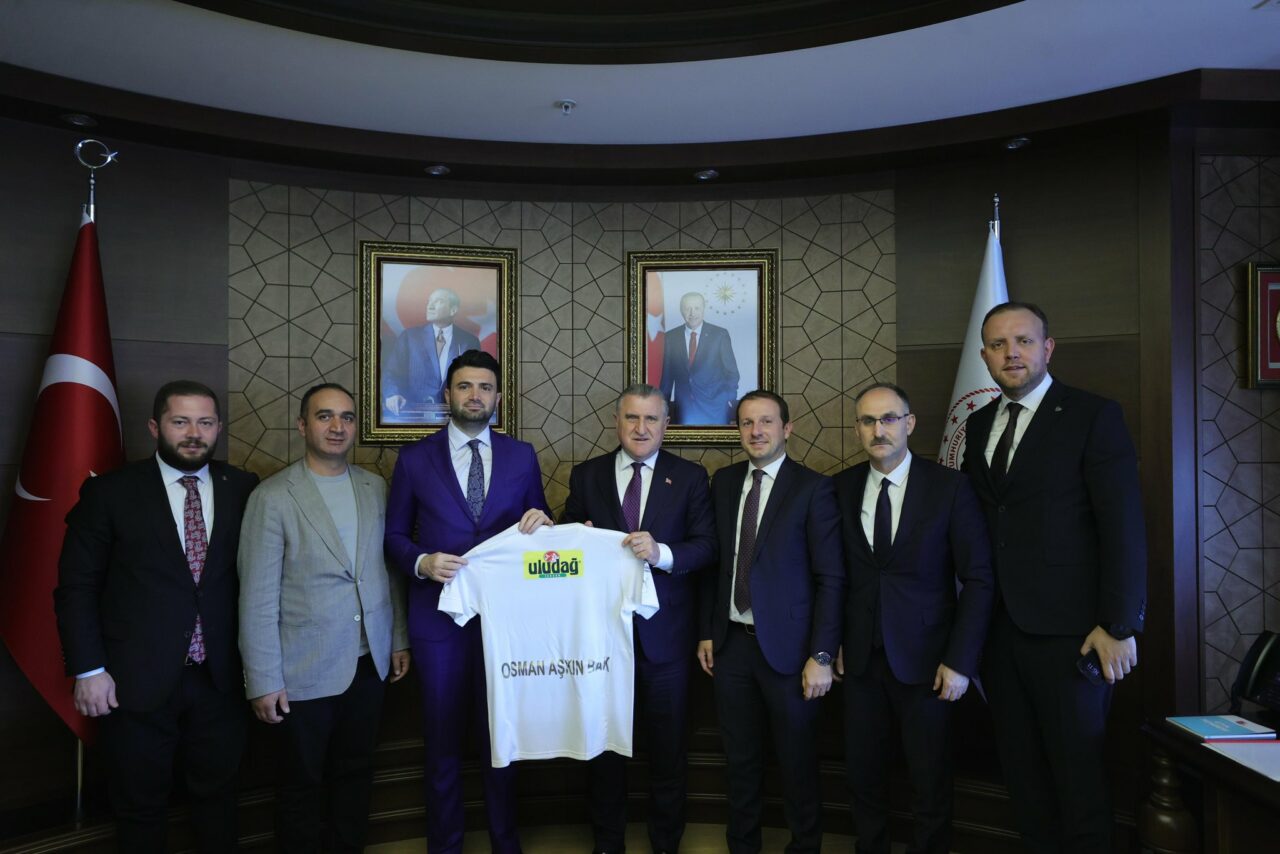 Bursaspor yönetiminden Bakan Osman Aşkın Bak’a ziyaret