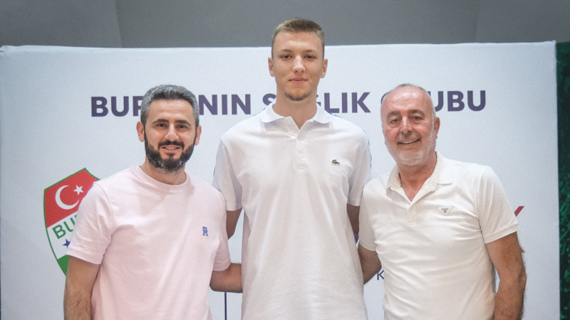 Bursaspor’da genç futbolcuyla sözleşme uzatıldı