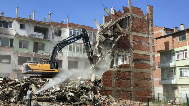 Büyükşehir Belediyesi, Gemlik'e bağlı Hamidiye Mahallesi’ndeki 1.760 metrekare alanlı riskli