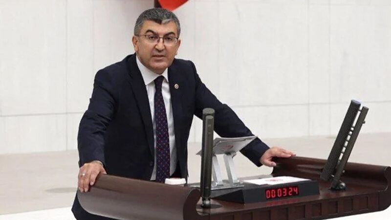 Konya Milletvekili Hasan Ekici, Gelecek Partisinden istifa ettiğini duyurdu.