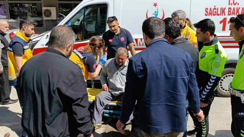 Bursa’da feci kaza! Yoğun bakıma alındı Bursa’nın İnegöl ilçesinde kamyonet ile çarpışan 60 yaşındaki motosiklet sürücüsü,