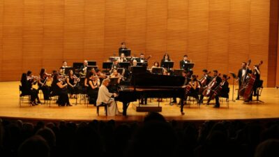 Nilüfer Senfoni Orkestrası ilk konserinde Gülsin Onay’ı ağırladı