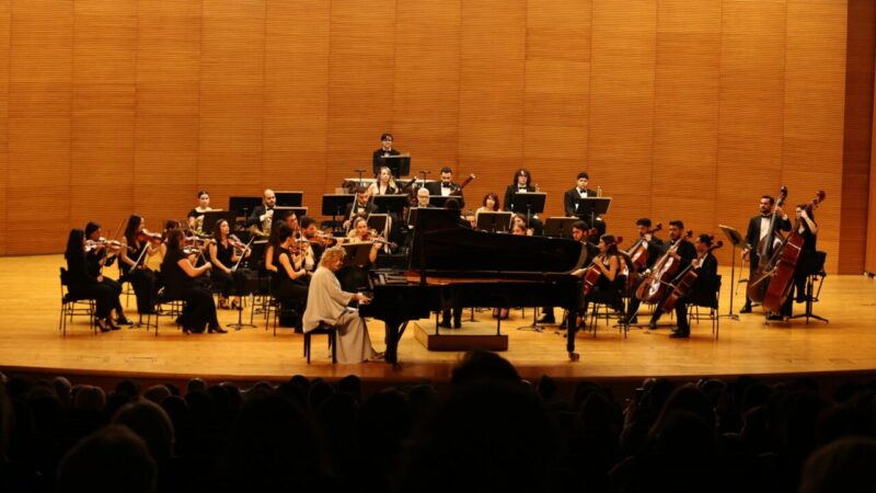 Başarılı performansıyla uzun yıllardır sanatseverlerin gönlünde taht kuran "Nilüfer Oda