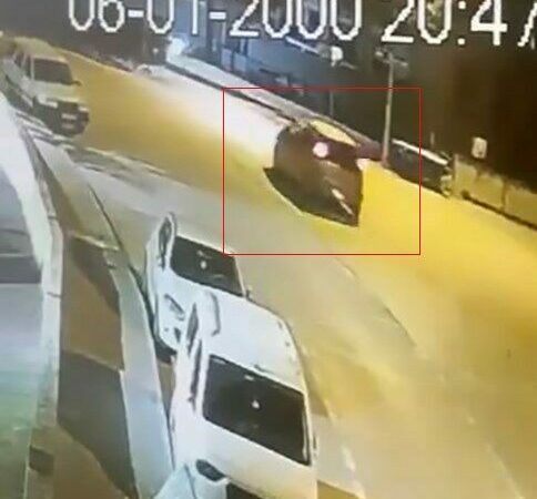 Bursa’da ortalığı birbirine katıp kayıplara karıştı Bursa’da bir sürücü park halindeki araçlara çarptıktan sonra olay yerinden