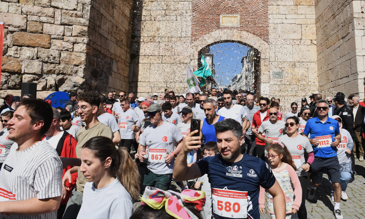 Bursa’da Tarihi Kent Koşusu’ndan renkli görüntüler