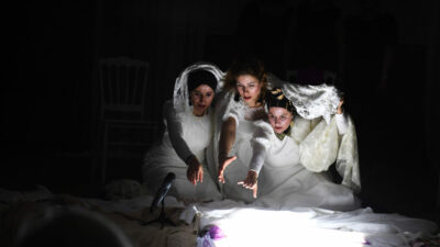 Bursa’da kadınların sahne heyecanı: İlk kez seyirci karşısına çıktılar