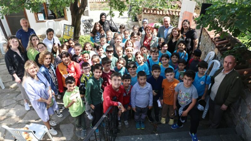 Nilüfer Belediyesi'nin düzenlediği "Çocuklara Kitap Söyleşileri" isimli programda yazar Nermin