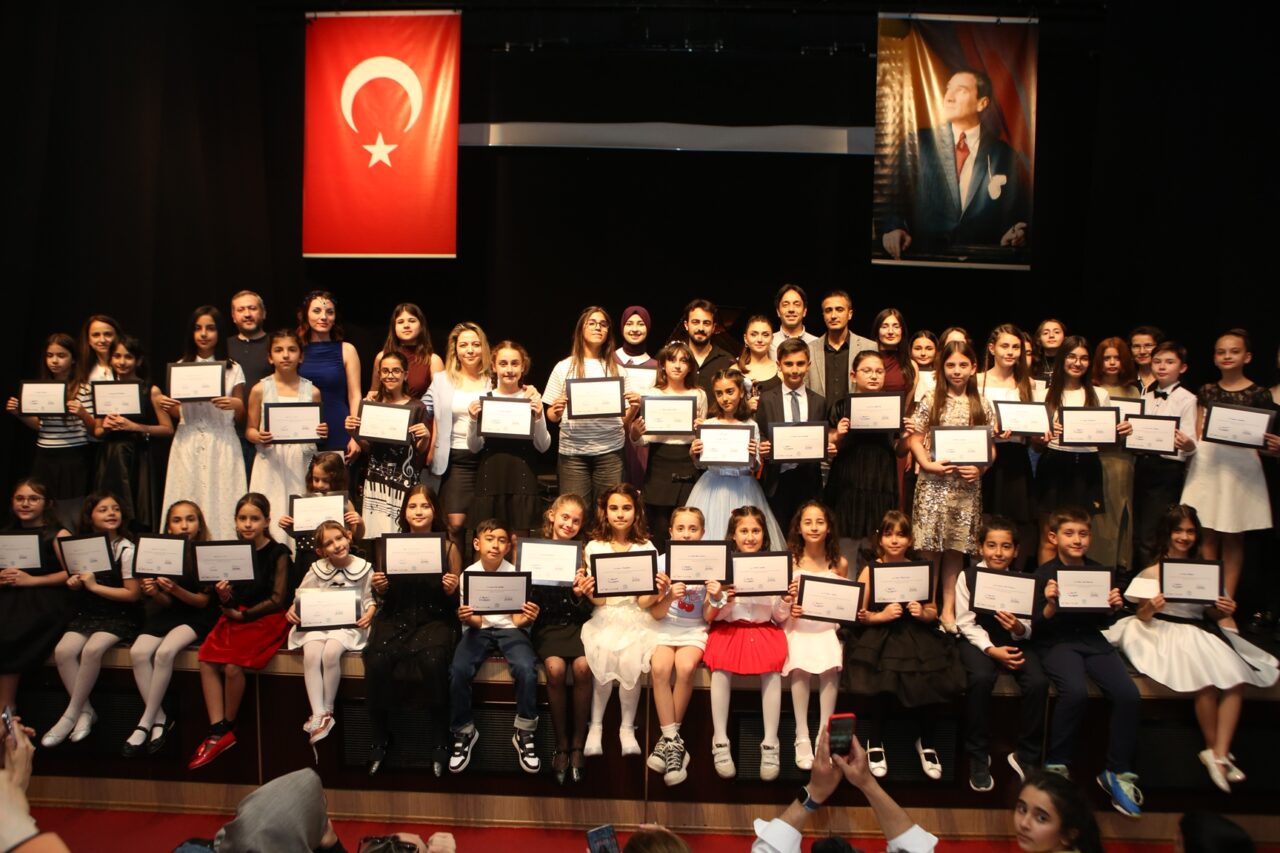 Nilüfer’de yıl sonu konserleri keman ve piyano ile başladı