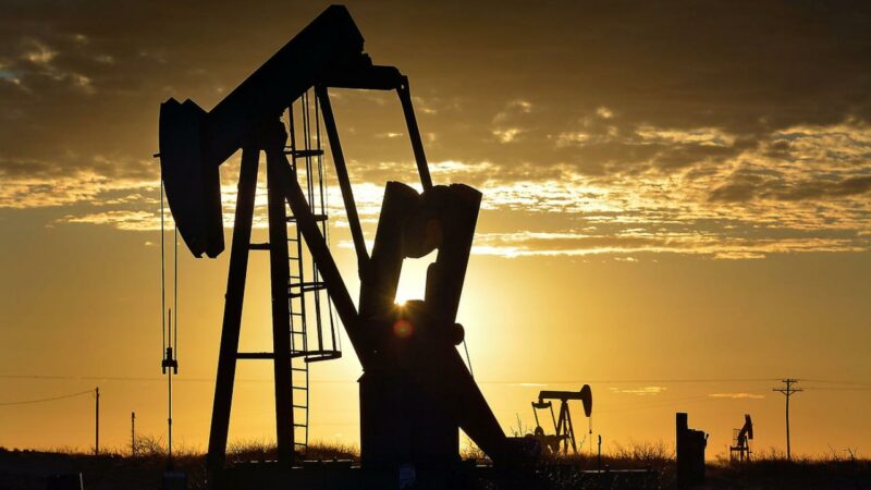 Brent petrolün varili 102,08 dolardan işlem görüyor Brent petrolün varili uluslararası vadeli piyasalarda 102,08 dolardan işlem görüyor.