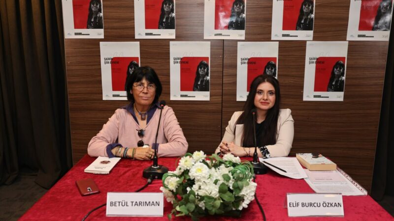 Nilüfer Belediyesi'nin düzenlediği "Şairin Şiir Evreni" söyleşisinin konuğu olan şair