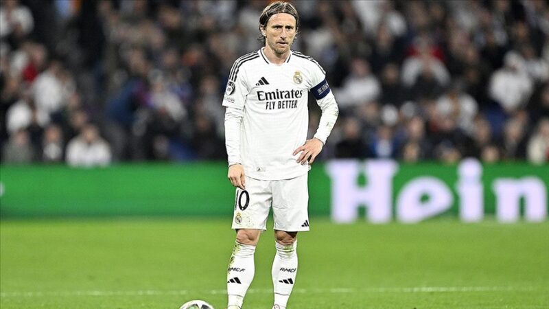İspanya ekibi Real Madrid, Hırvat futbolcu Luka Modric'in sezon sonunda