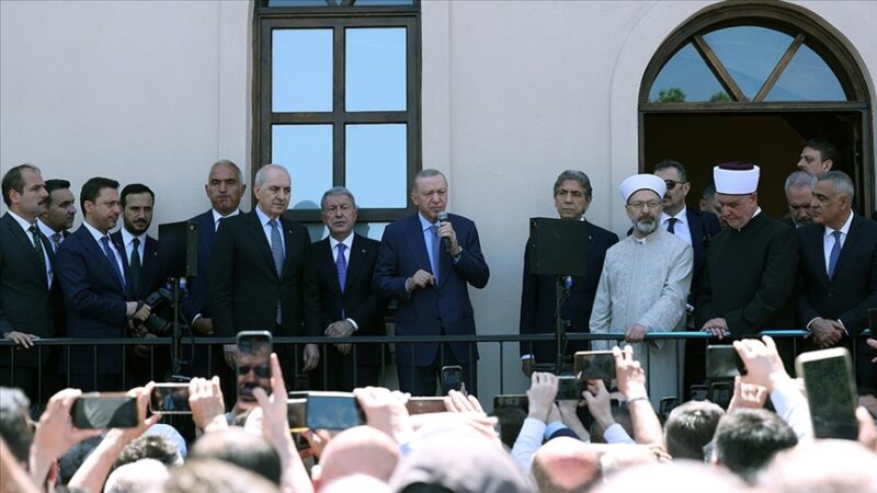 Cumhurbaşkanı Recep Tayyip Erdoğan, restorasyonu tamamlanan Kireçburnu Gümrükçü İshak Ağa