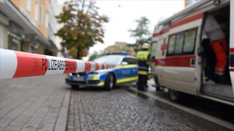 Almanya'nın Hamburg kentindeki merkez tren istasyonunda düzenlenen bıçaklı saldırıda 12