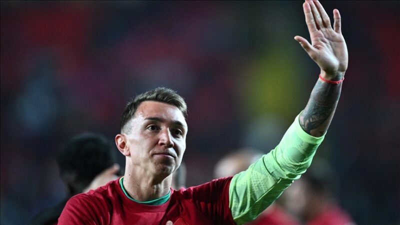 Galatasaray'da başkan Dursun Özbek ve kaleci Fernando Muslera, basın toplantısında