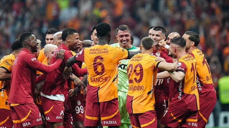 Süper Lig'de açık ara şampiyonluk sayısında önde olan Galatasaray, formasına