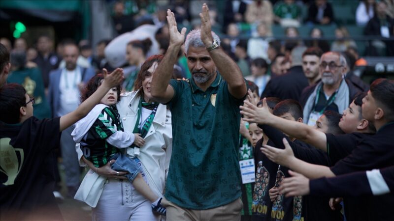 Trendyol Süper Lig'e yükselen Kocaelispor, teknik direktör İsmet Taşdemir ile