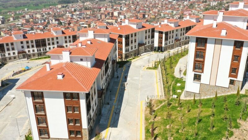 Bursa’nın bu ilçesine TOKİ’den 103 konut Olay Gazetesi Yazarı Ahmet Emin Yılmaz, TOKİ'nin Bursa'nın Büyükorhan ilçesinde