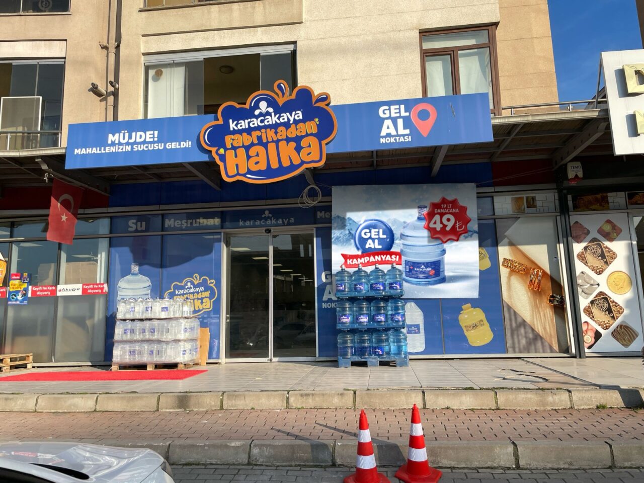 Karacakaya 3’te 1 fiyatına damacana su satışıyla ezberleri bozdu