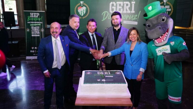 Bursaspor’a vefa yolu: “Tarih yeniden yazılacak” Bursaspor’un Süper Lig şampiyonluğunun 15'inci yıl kutlamalarında konuşan Başkan Enes