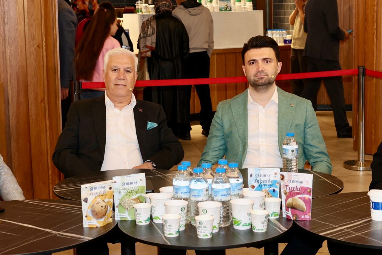 Bursaspor’a 5 isim daha geliyor! Başkan Çelik açıkladı Bursaspor’a 5 isim daha geliyor! Başkan Çelik açıkladı