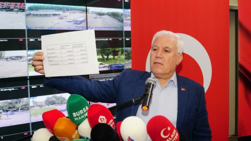 Bursa’da Başkan Bozbey’den ‘göreve dönün’ çağrısı! Bursa'da toplu taşıma grevi nedeniyle, Atatürk Kültür Merkezi Merinos Yerleşkesi’ndeki