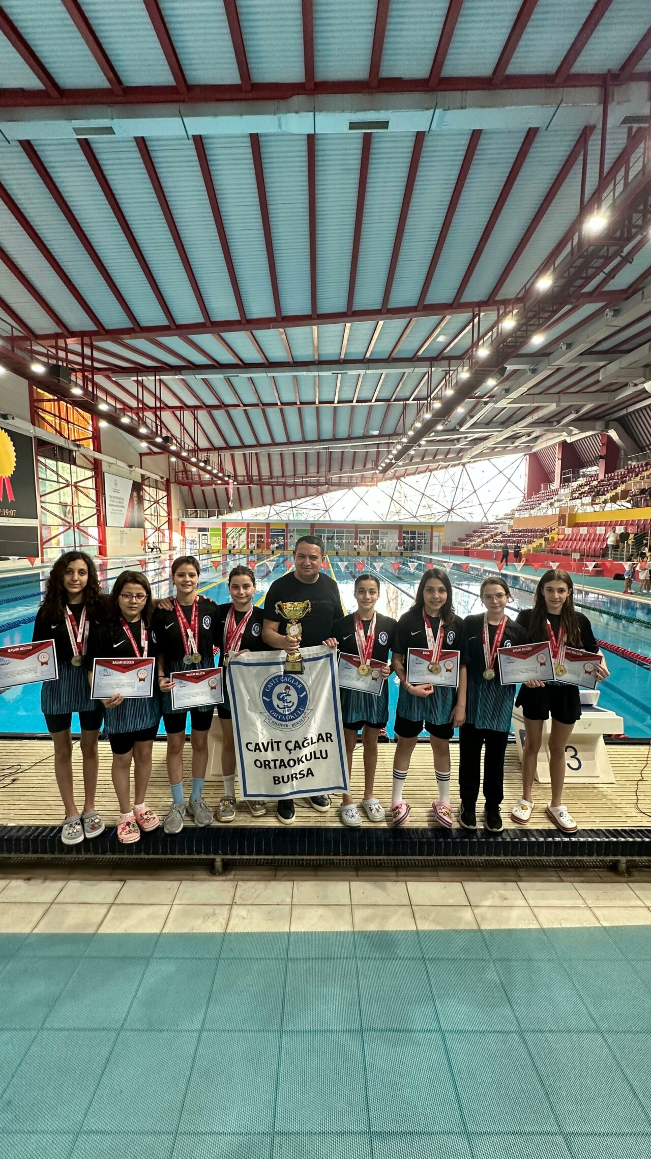 Cavit Çağlar Ortaokulu Türkiye’nin bir numarası oldu Cavit Çağlar Ortaokulu Türkiye’nin bir numarası oldu