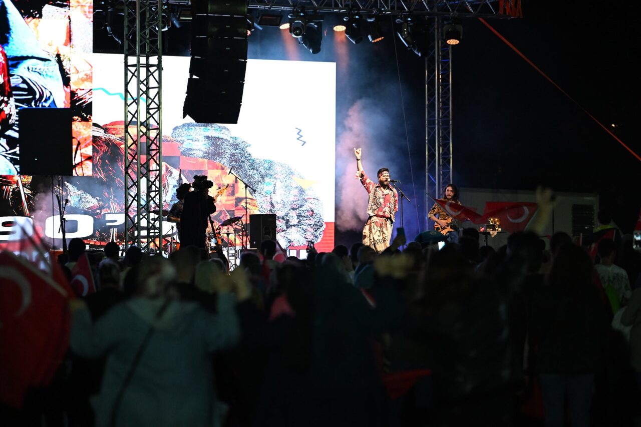 Bursa Yıldırım’da gençler ‘bayram’ ediyor