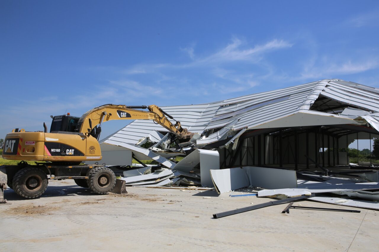 Bursa’da iki kaçak fabrika yerle bir edildi