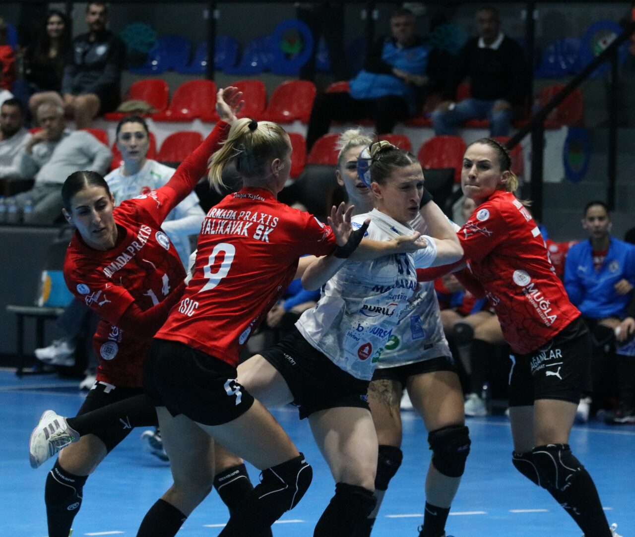 Bursa’nın kupa şampiyonu transfer çalışmalarına başladı Bursa’nın kupa şampiyonu transfer çalışmalarına başladı