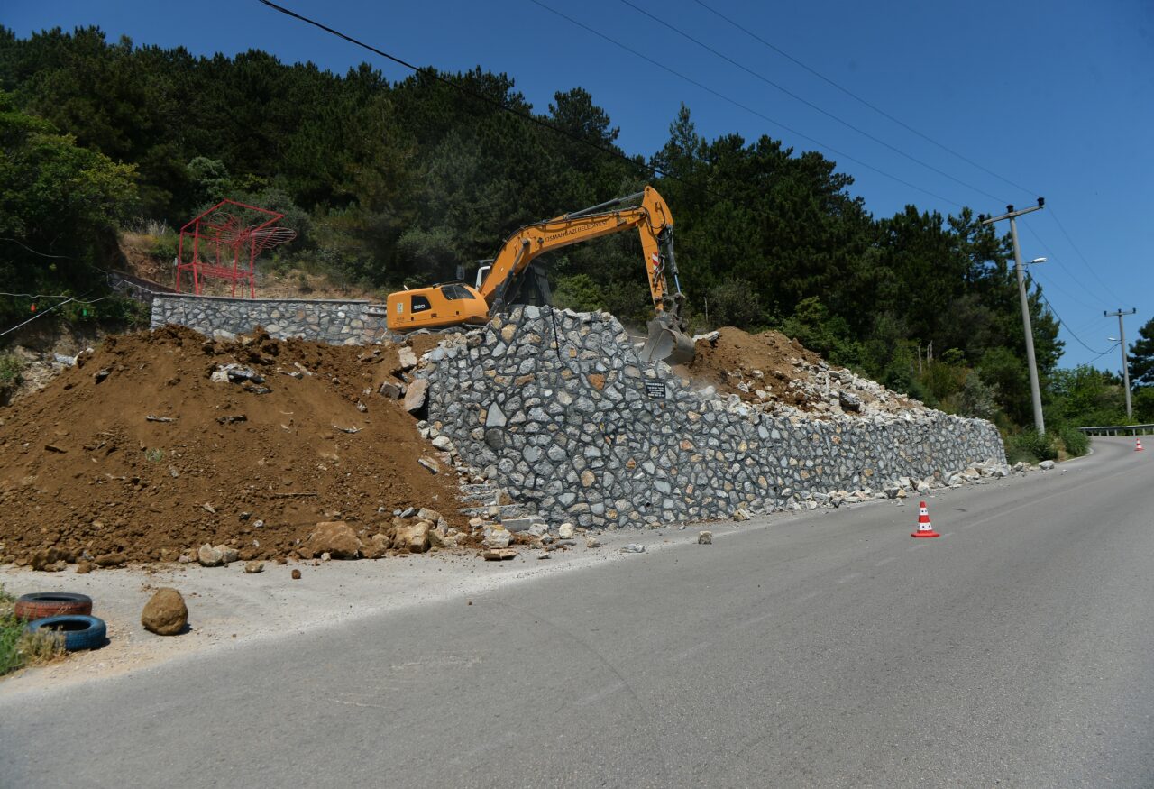 Bursa’da kaçak yapıya kepçe! Uludağ’ın taş duvarları yıkıldı Bursa’da kaçak yapıya kepçe! Uludağ’ın taş duvarları yıkıldı